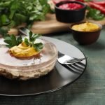 Garuose virti žalieji smidrai su virtų kiaušinių padažu